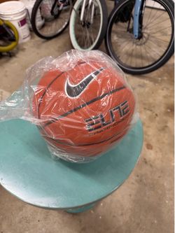 Nike TM Elite Championship Basketball
