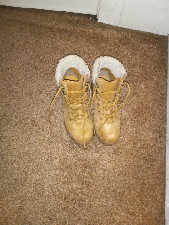 Boots Size 9