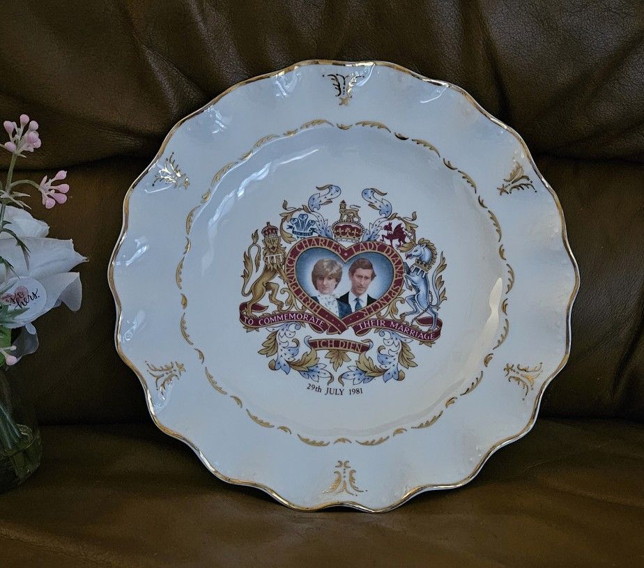 Lady Diana And Prince Charles Commemorative Royal Wedding Plate (EXCELLENT CONDITION)