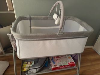 Infant - bassinet like new