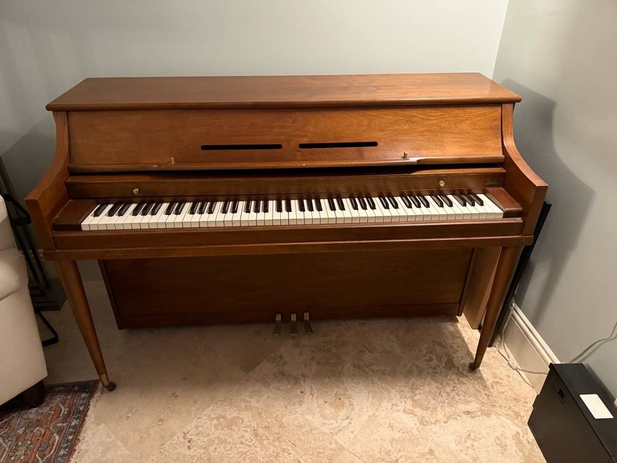 Piano NOT FREE SEND OFFER