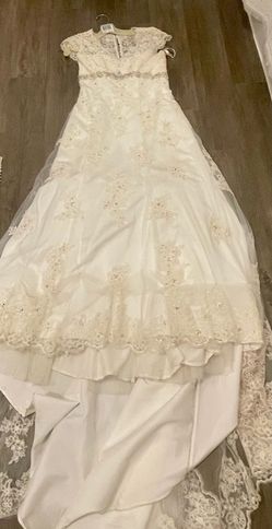 Davids Bridal Ivory lace and pearl wedding dress