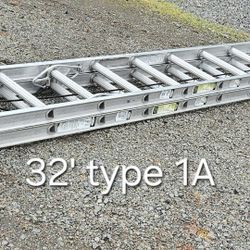 32' Werner aluminum ladder-type 1A(300#)