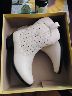Girls boots ,white