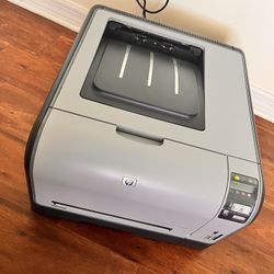 HP Color Laserjet CP1518ni Color Laser Printer  w/ Extra Black Toners