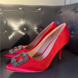 H&M Red Front Pendant High Heel Shiny Suede Pumps