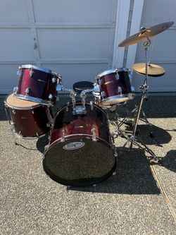 Complete drum set — ready to play! 🥁
