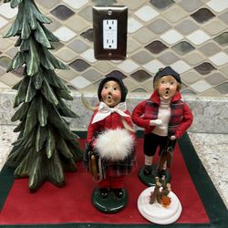 Byer’s Choice Boy And Girl With Ice Skates And Camp Fire
