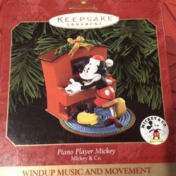 1999 Hallmark Keepsake Ornament, Piano Player Mickey. ( Windup Music And Movement) 