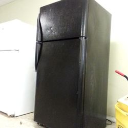 Frigidaire Refrigerator Working Perfectly Fine Very Clean I Can Deliver To You 90 Days Warranty 