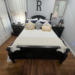 Black Bedframe/ Queen Bedframe 
