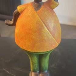 One Peruvian round clay figure man
