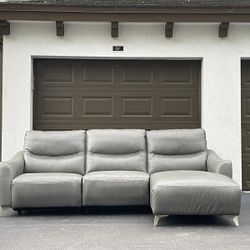 Sectional Couch/Sofa - LIKE NEW -  Leather - Delivery Available 🚛