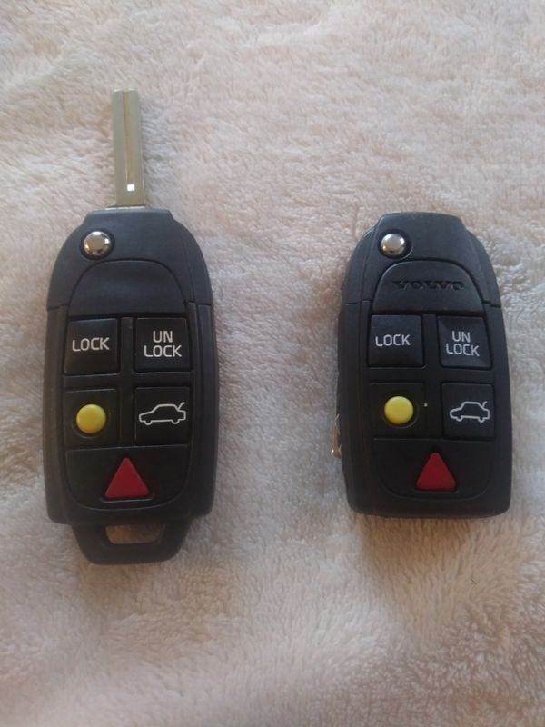 Blank Volvo key fob remote and key and one remote case w cut key for