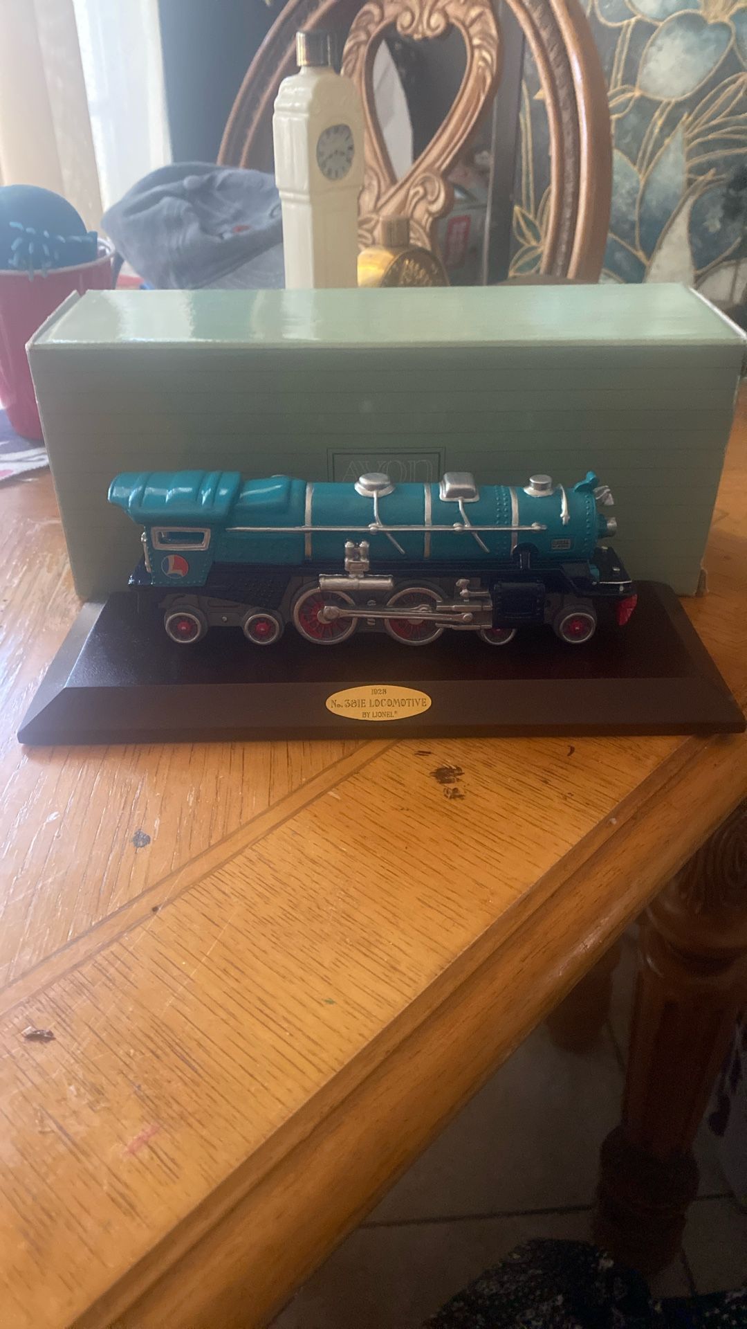 Avon collectible antiques 1928 No.381E locomotive by Lionel