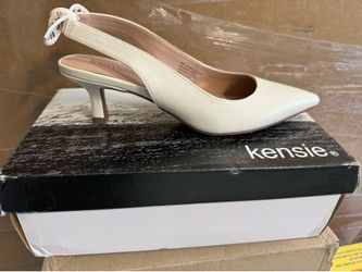 Kensie Olympia women’s pointed closed toe kitten size 8M off white