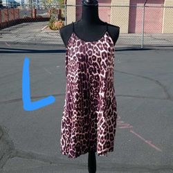 Brand New Ladies Night gown Size L Pickup Between 2;00-10:45 Rainbow/charleston Cash Only Read Description 