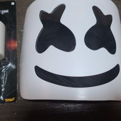 MARSHMELLO MASK AND NEVER OPENED LIGHT UP MICROPHONE 