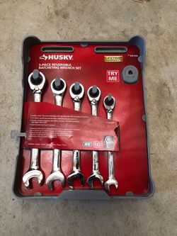 Ratcheting wrench set