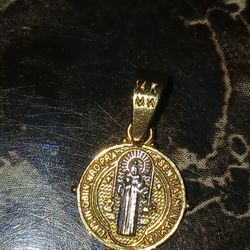 14k Gold  Medallion  Virin Mary