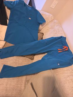 💙FIGS Alps Blue Scrub Set — Size Small — Like New