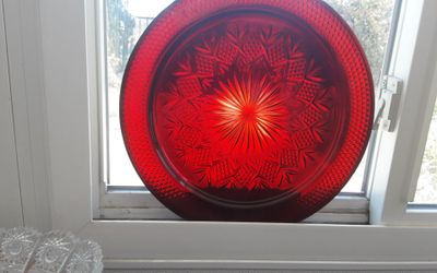 CRISTAL D`ARQUES  BRILLIANT RED 13"  PLATTER .   HAVE MANY OTHER PIECES.