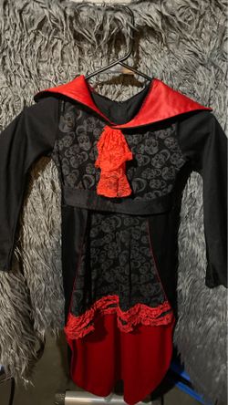 Dracula girl size 6 to 8 kids