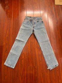 Levi 501 jeans 28x32 (light wash?)
