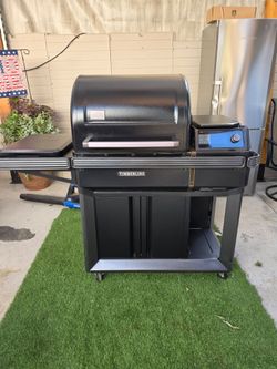 Traeger Timberline smoke  like new