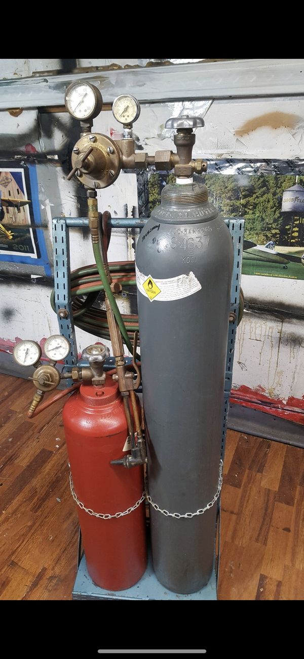 19 Easy DIY Ideas Decorate Outdoor Space with Wine Bottles