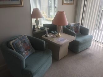 Club swivel chair