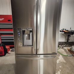 Refrigerator LG