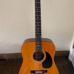 ACOUSTIC GUITAR 