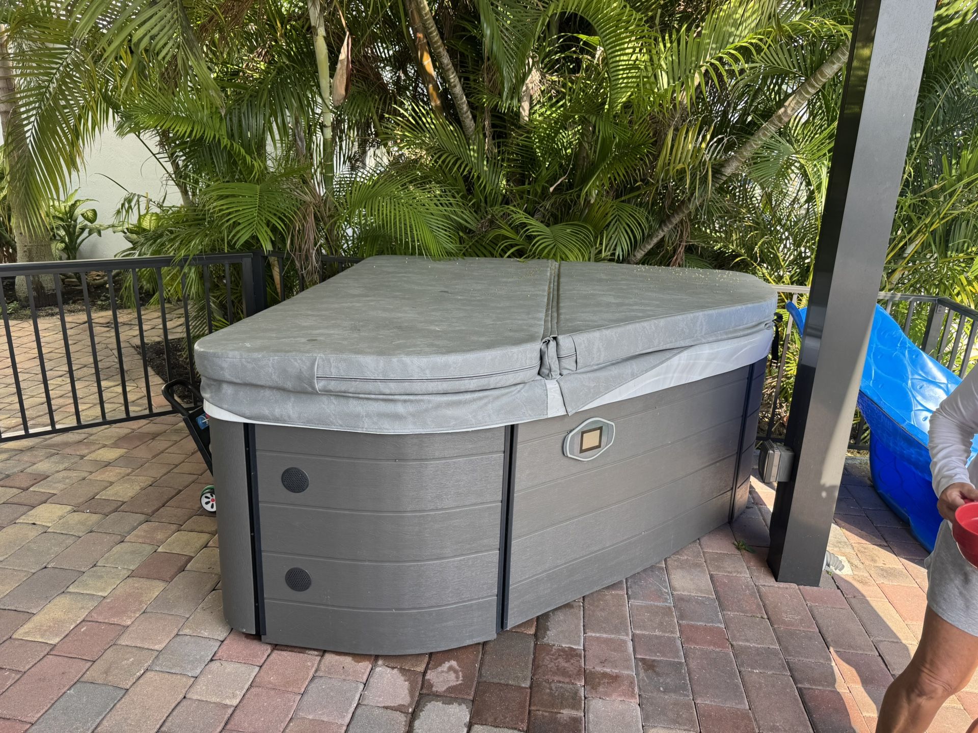 3 Person Hot Tub For Sale