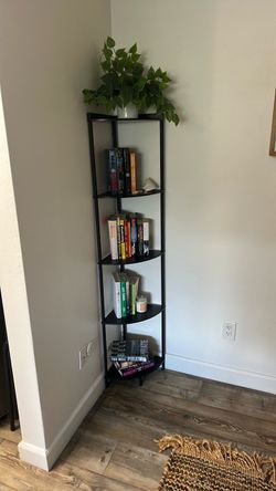 Corner bookshelf