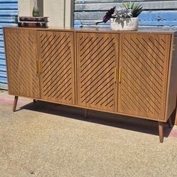 MODERN NORDIC SIDEBOARD OR BUFFET BRAND NEW 63X16X34 4 DOORS AND REGULABLE SHELVES .WALNUT COLOR