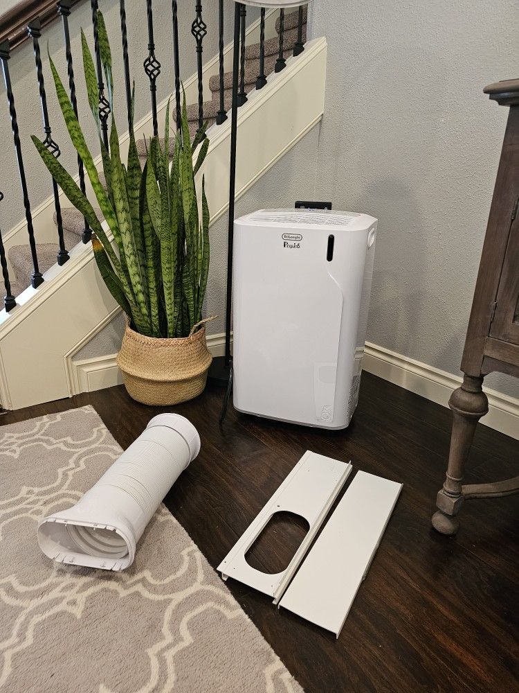 Delonghi Pinguino Compact Portable Air Conditioner, 400 sq. ft.
PACEM360-6ALWH