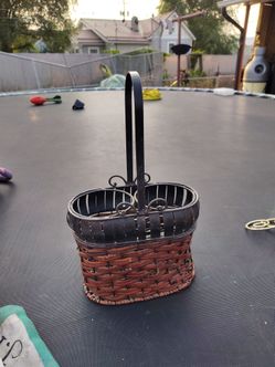 Basket for different condiments in