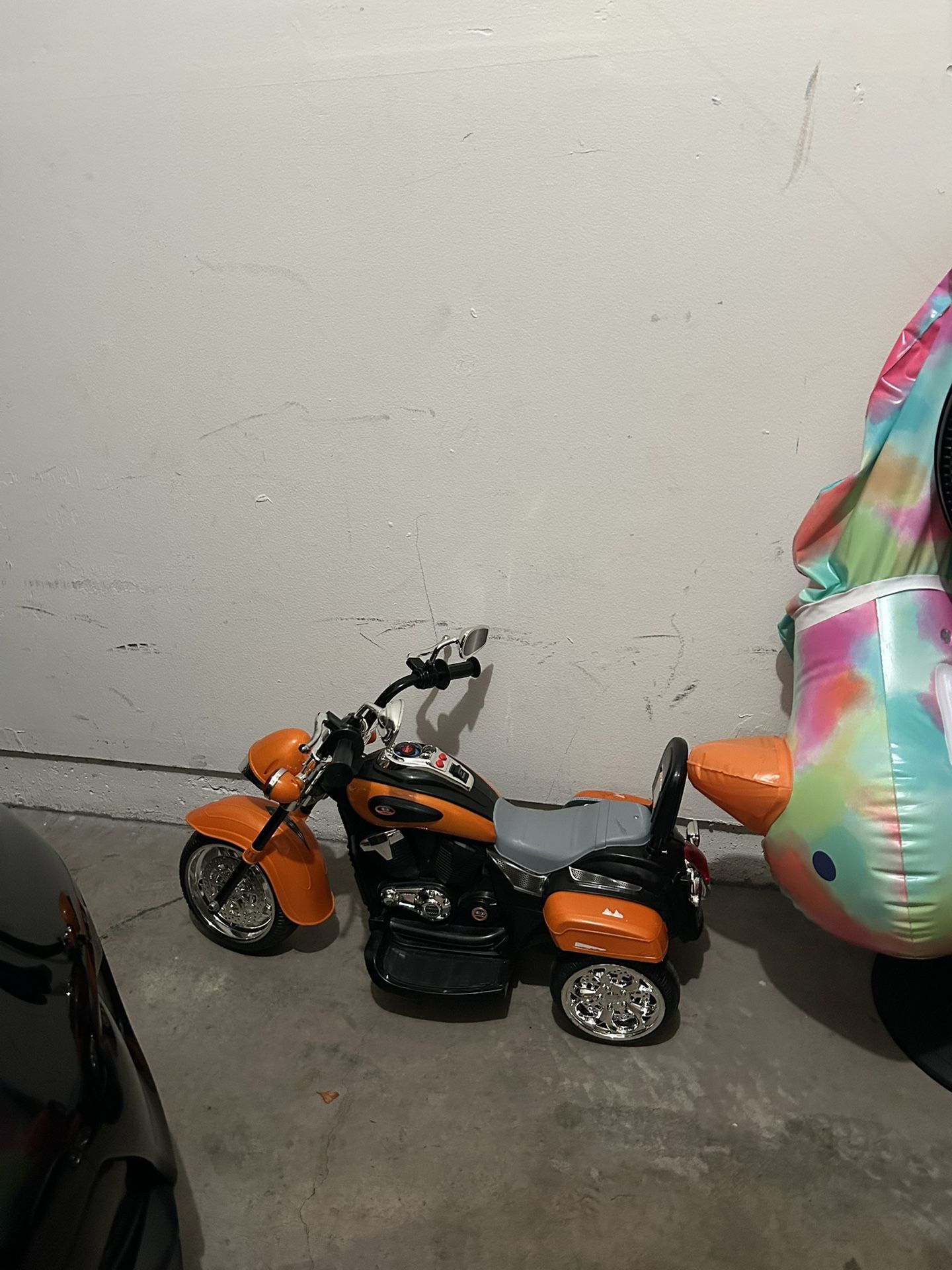 I'm selling a children's motorcycle.