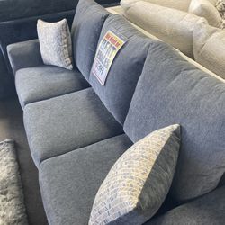 Gorgeous Sleeper Sofa 🤍😁 Easy Fianancing ✨💜 Free Delivery 📦 