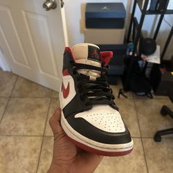 Jordan 1 Mid