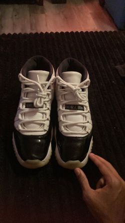 Jordan 11 graditude size 9.5