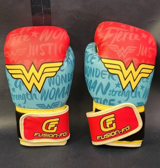 FUSION FIGHT GEAR WONDER WOMAN BOXING GLOVES