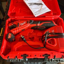 M12 Milwaukee Cordless Copper Tubing Cutter