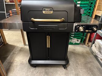 Ninja FlexFlame ProConnect Wi-Fi 3-Burner Propane Grill & Smoker (Model PG305 series)
