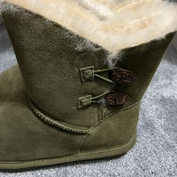 Bear Paw Boots (NEW). *REDUCED FURTHER *