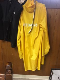 VETEMENTS RAIN COAT ONE SIZE