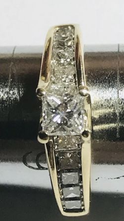 One Carat t.w Diamond Engagement Ring, 14K Yellow Gold, Price is Firm, No offers Please!