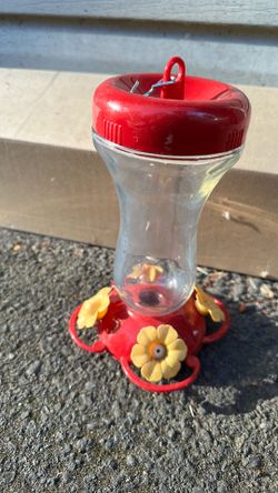 Humming bird feeder
