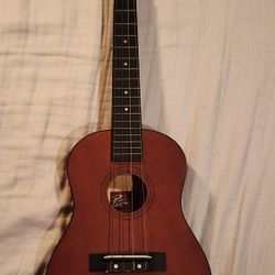ROGUE RU20 Baritone Ukulele UKE 
